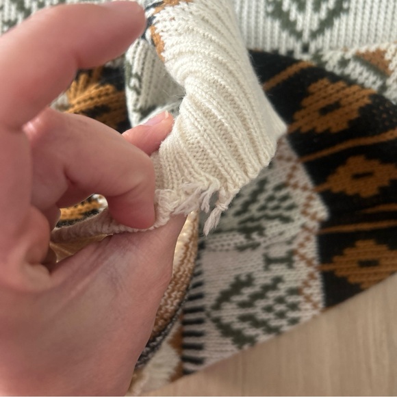 Vintage 100% acrylic Burlington women’s sweater size small geometric Aztec - Picture 4 of 4